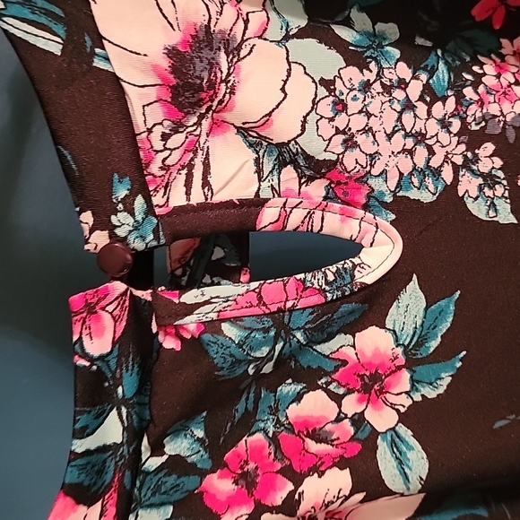 Ricki's XXL floral top - Picture 2 of 3